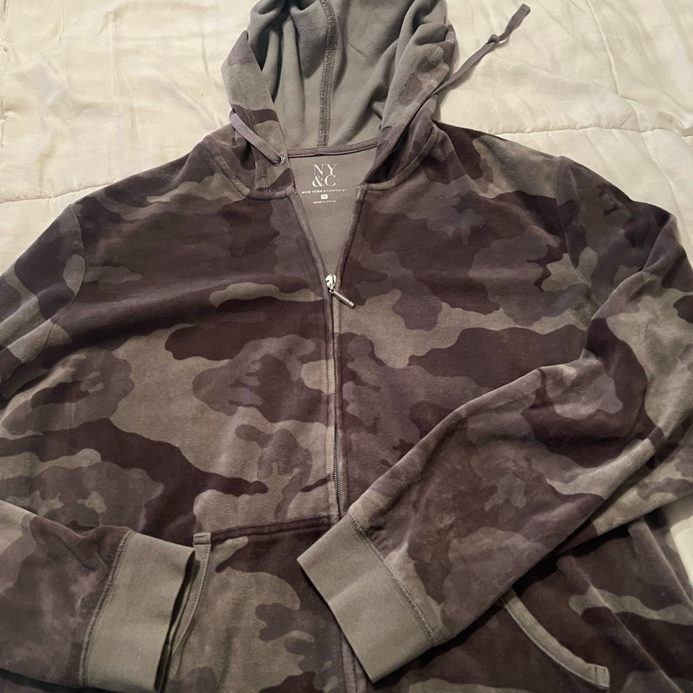 New York & Company Men's Zip-Up Camouflage Sweater - Gray and Brown